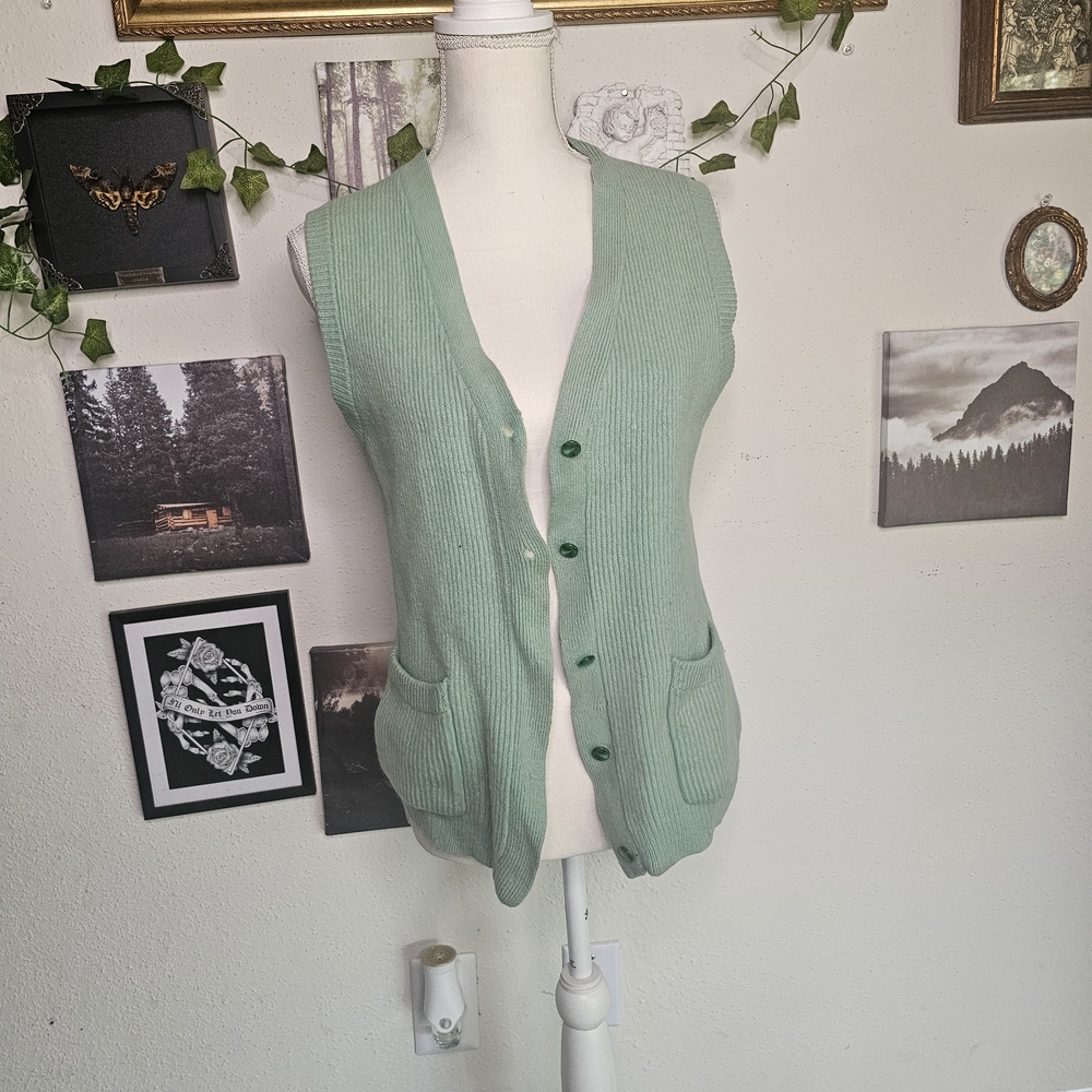 Women's Green Sleeveless Cardigan
